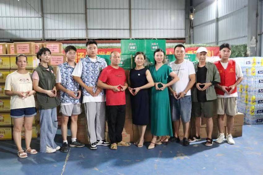 孝感麻糖米酒心系灾区暖人心.jpg