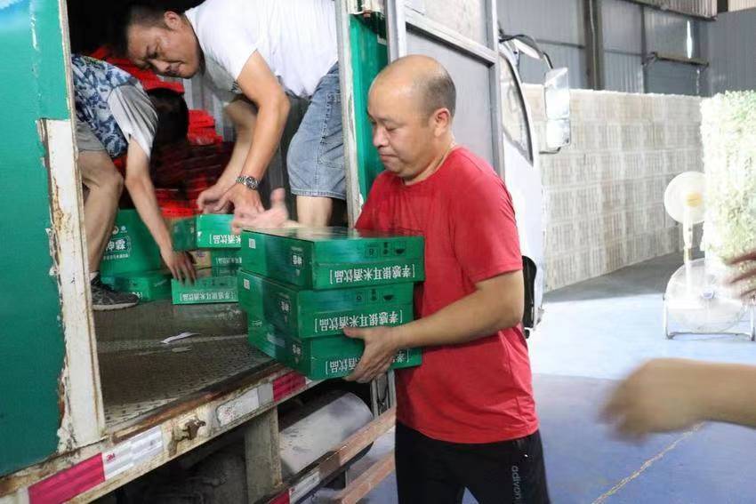 孝感麻糖米酒心系灾区暖人心.jpg