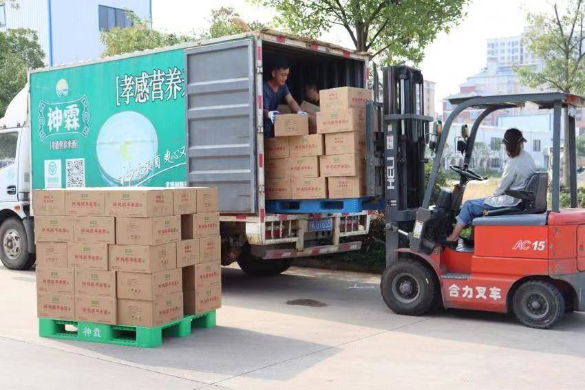 孝感麻糖米酒心系灾区暖人心.jpg